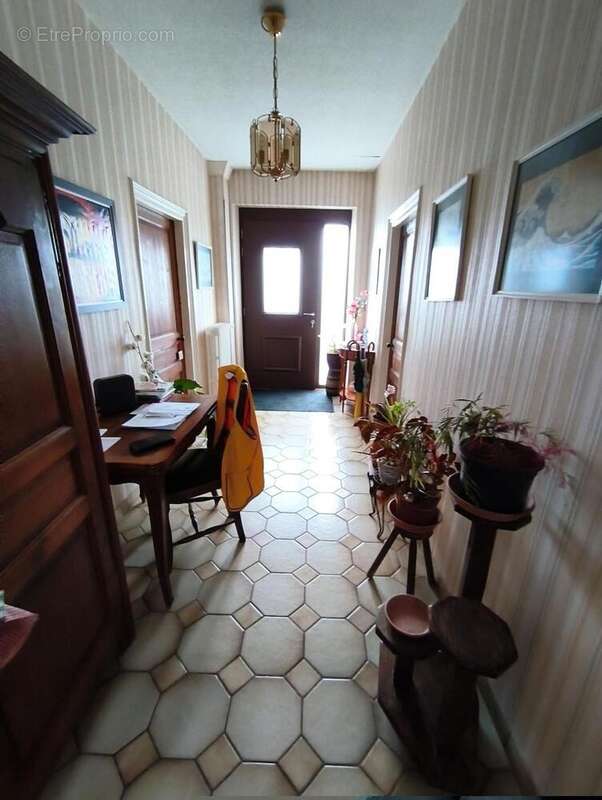 Maison 207 m² à Saint-Fraimbault  - photo 4