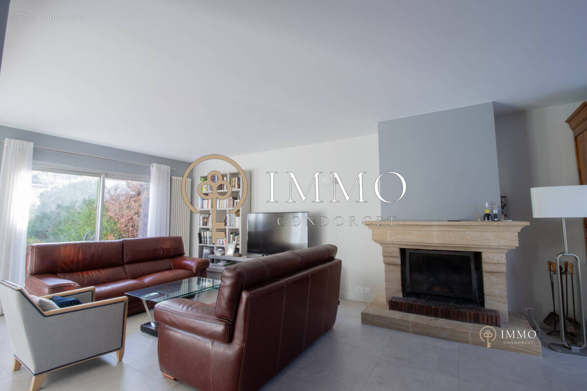 Maison à L&#039;HAY-LES-ROSES