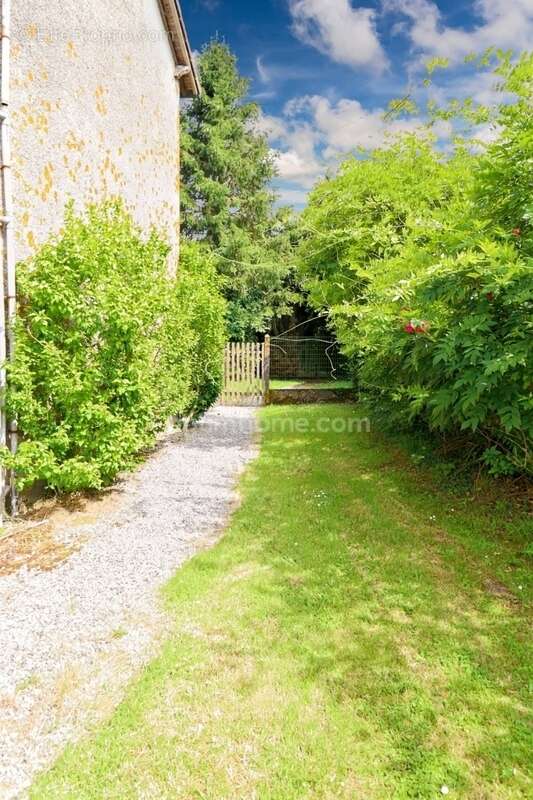 Maison à SAINT-GEORGES-LES-LANDES