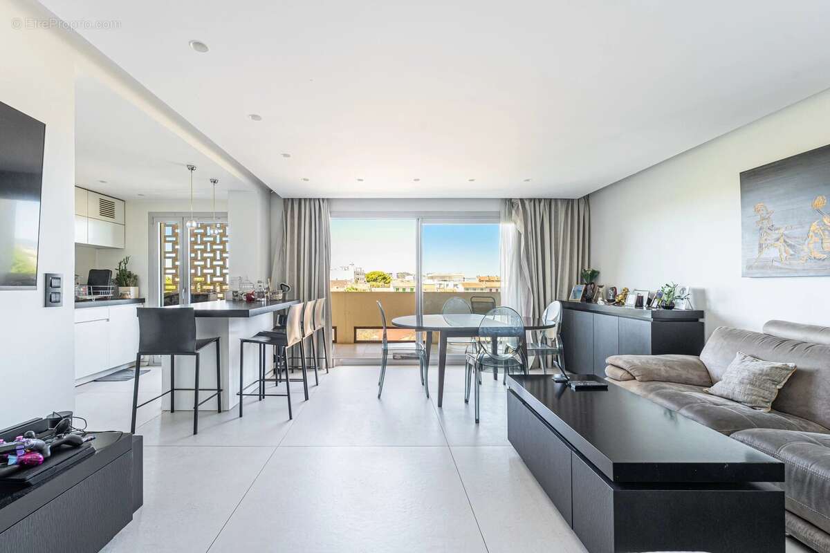 MARSEILLE 9 ème Mazargues à vendre appartement 3 pièces vue mer et parking - photo 7