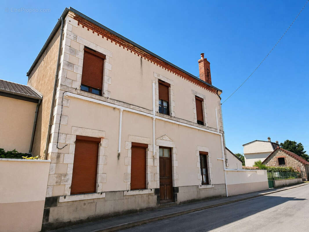 Appartement 122 m² à Evaux-Les-Bains  - photo 3