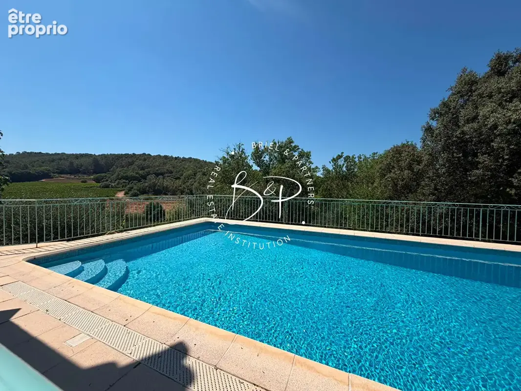 CARCES à VENDRE Bastide et bergerie en pierre au coeur d'un hameau provençal  4 chambres piscine garage sur  3300 m² de terrain  - photo 4