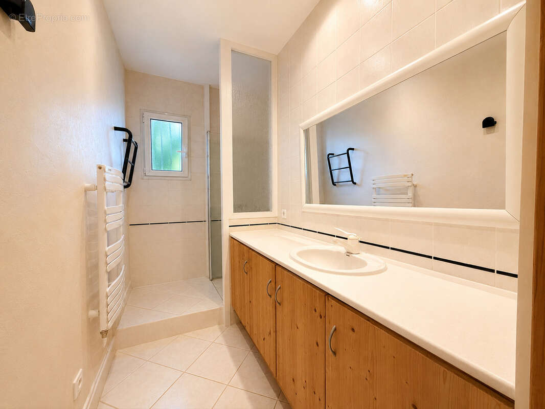 Maison familiale de plain-pied 3 chambres   Lège Bourg - photo 6
