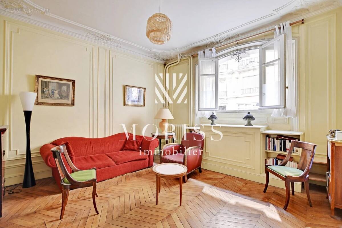 Appartement à PARIS-16E