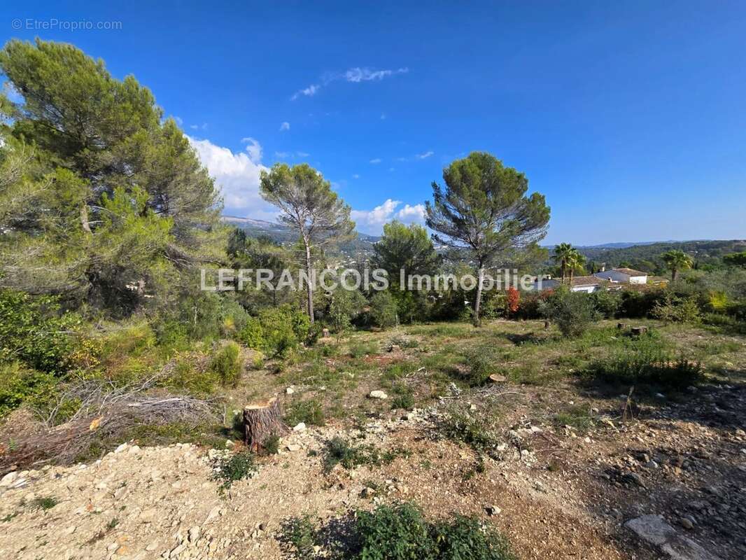 Terrain à PEYMEINADE