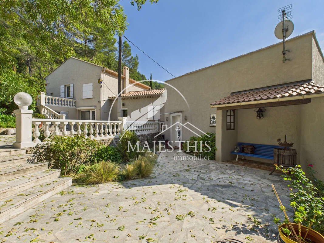 Maison à SOLLIES-TOUCAS