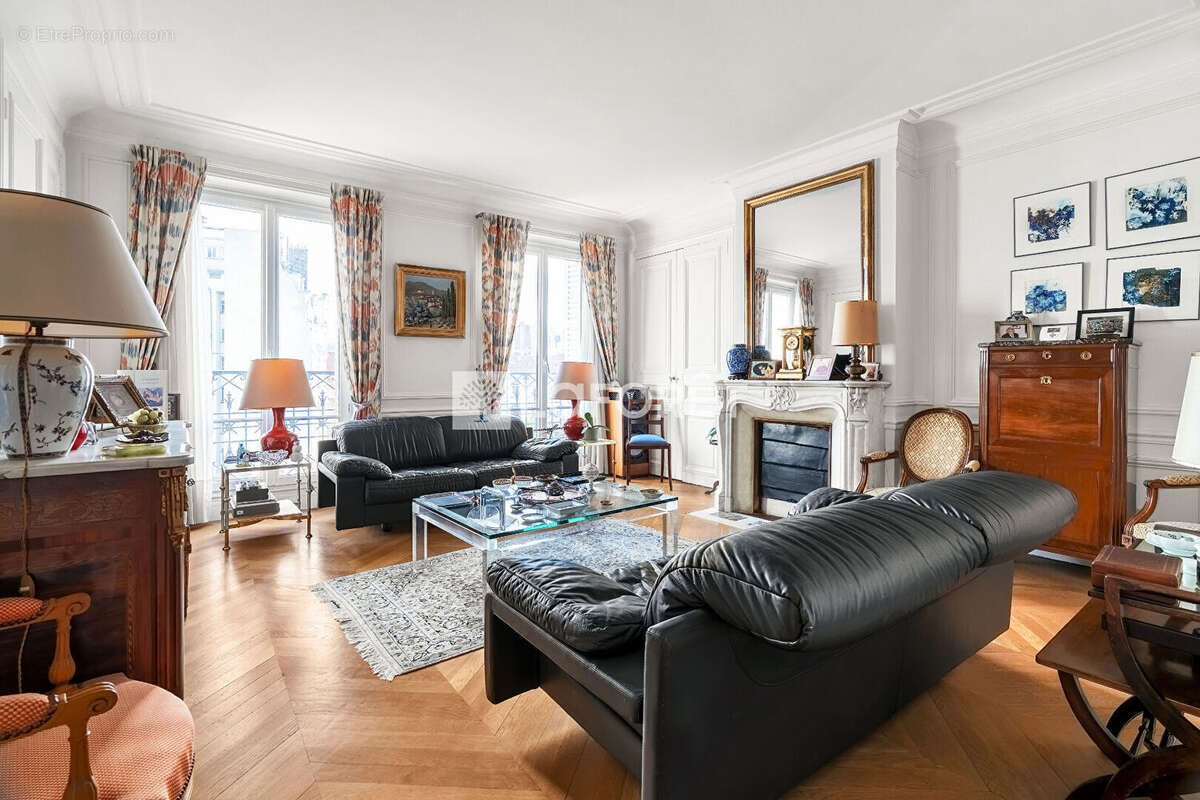 Appartement à PARIS-17E