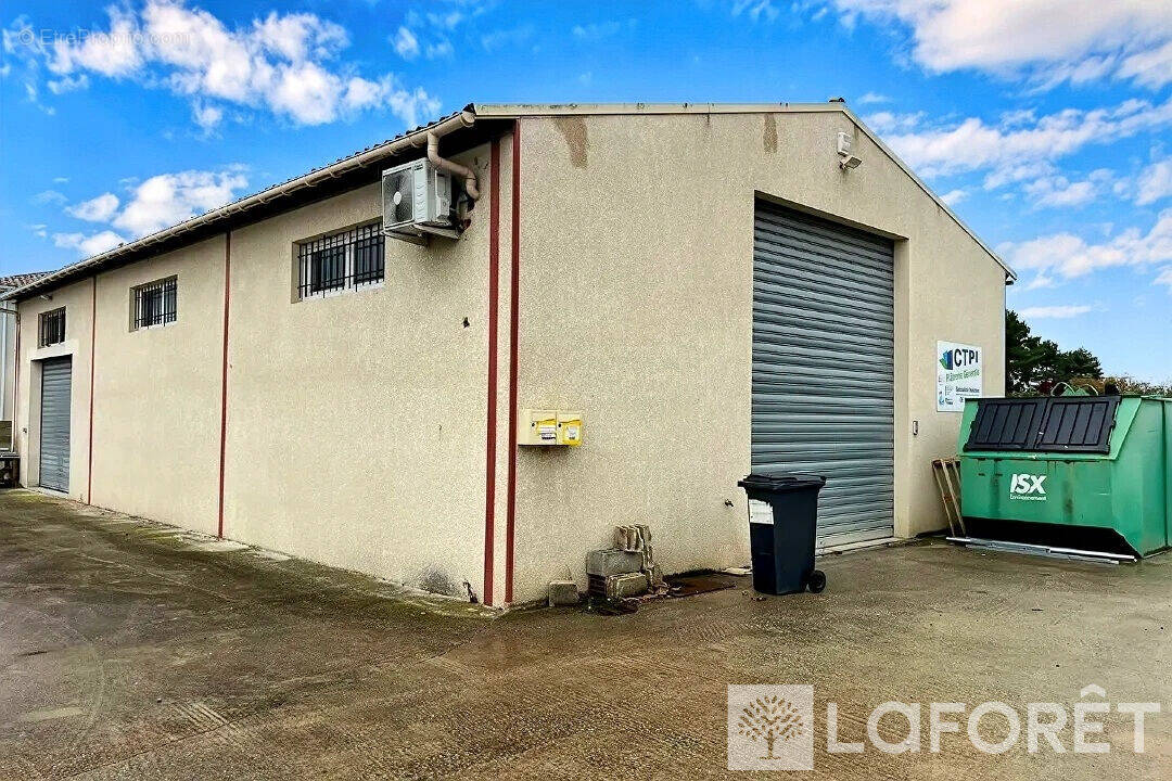 Commerce à SAINT-LOUBES