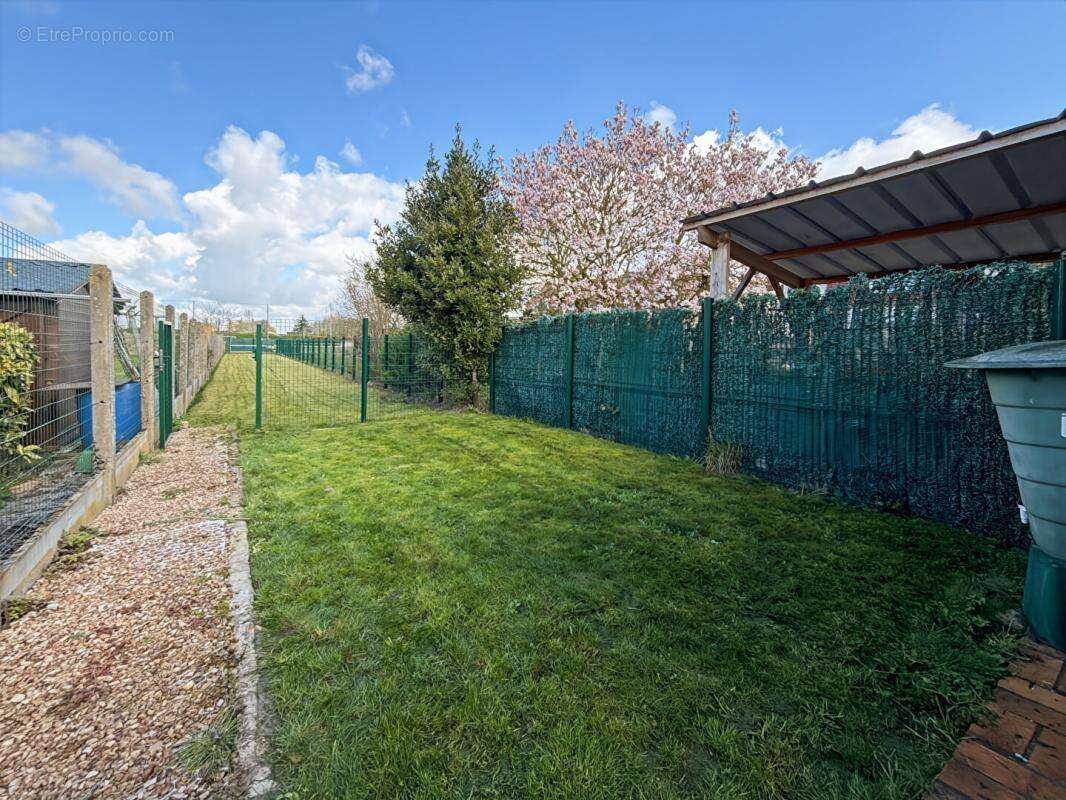 Maison à LA CHAPELLE-D'ARMENTIERES