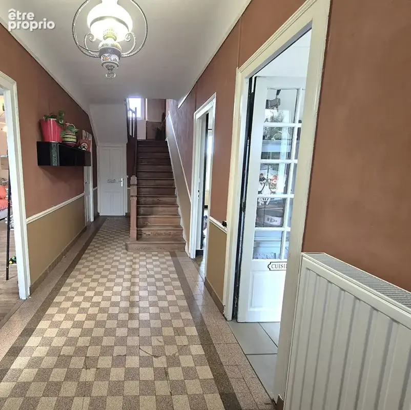 CORRÈZE. BUGEAT. Maison économe en énergie comprenant 4 chambres, un sous-sol et 2 petites dépendances, avec un terrain plat de  - photo 5