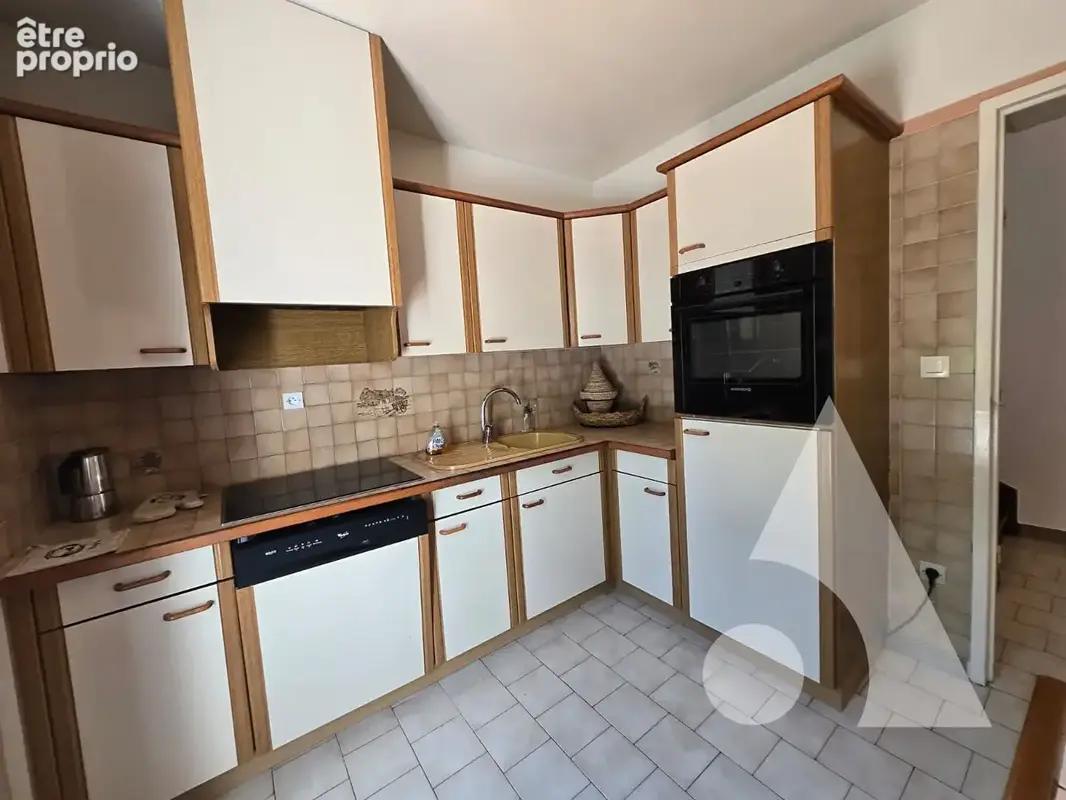 Marseille 10ème, Maison 4 Pièces de 96 m² avec Garage & Jardins Calme et Beaux Extérieurs - photo 5