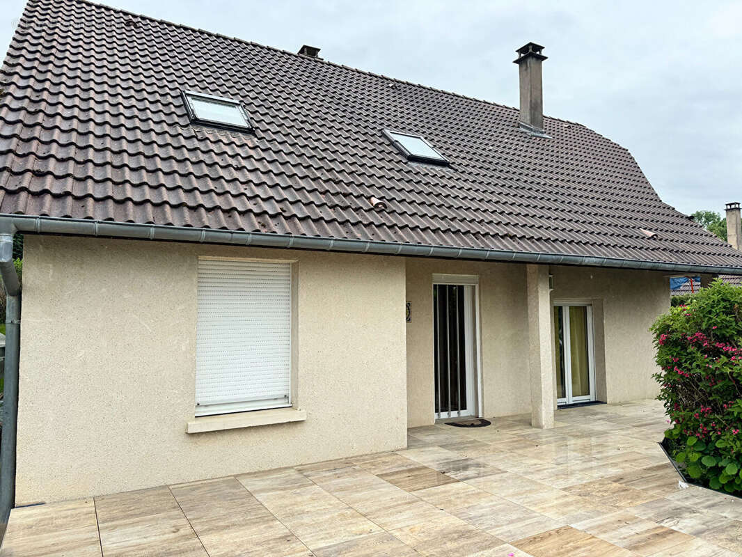 Exclusivité IMMOFLORE - Superbe maison 7 pièces avec piscine à Larnod - photo 3