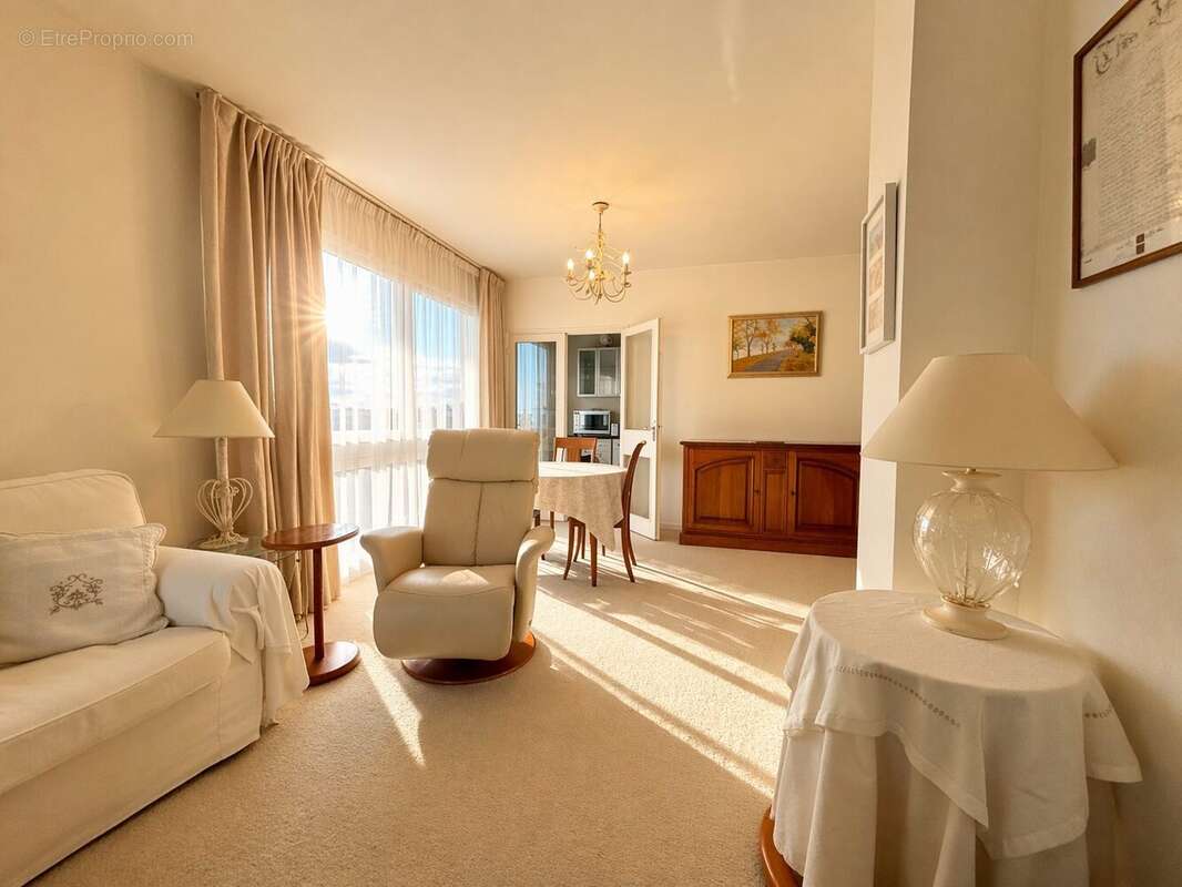 Appartement à FONTENAY-LE-FLEURY
