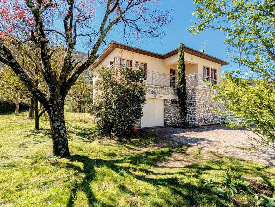 Maison à LA TOUR-SUR-ORB