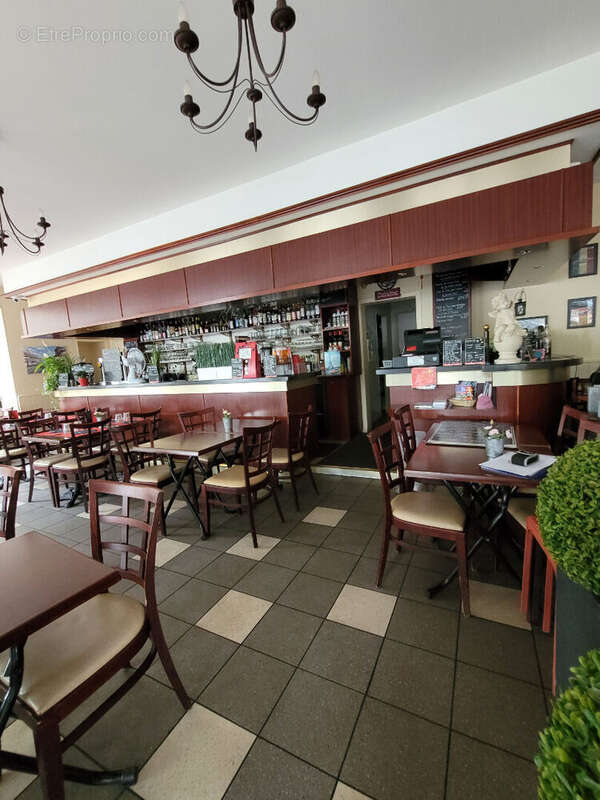 Commerce à SAINT-POURCAIN-SUR-SIOULE