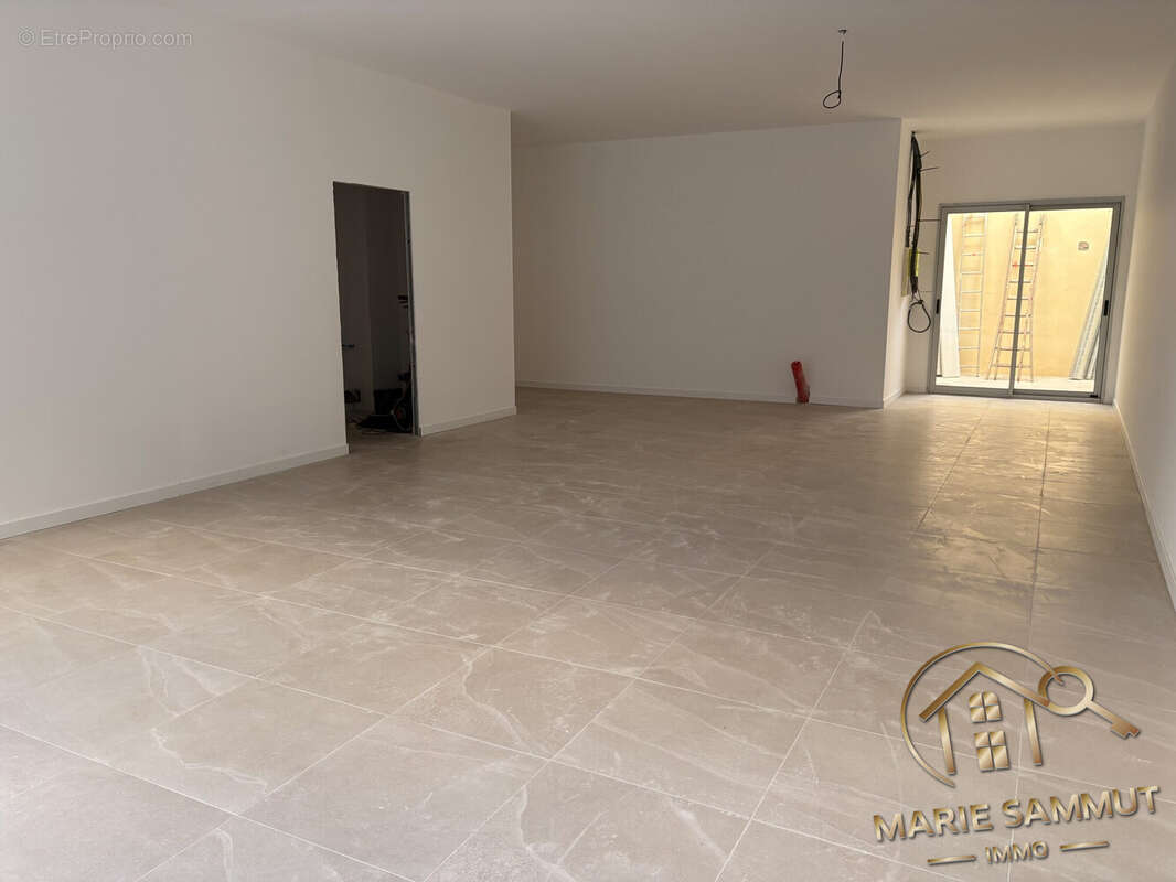 Commerce 73 m² à Le Grau-Du-Roi  - photo 2