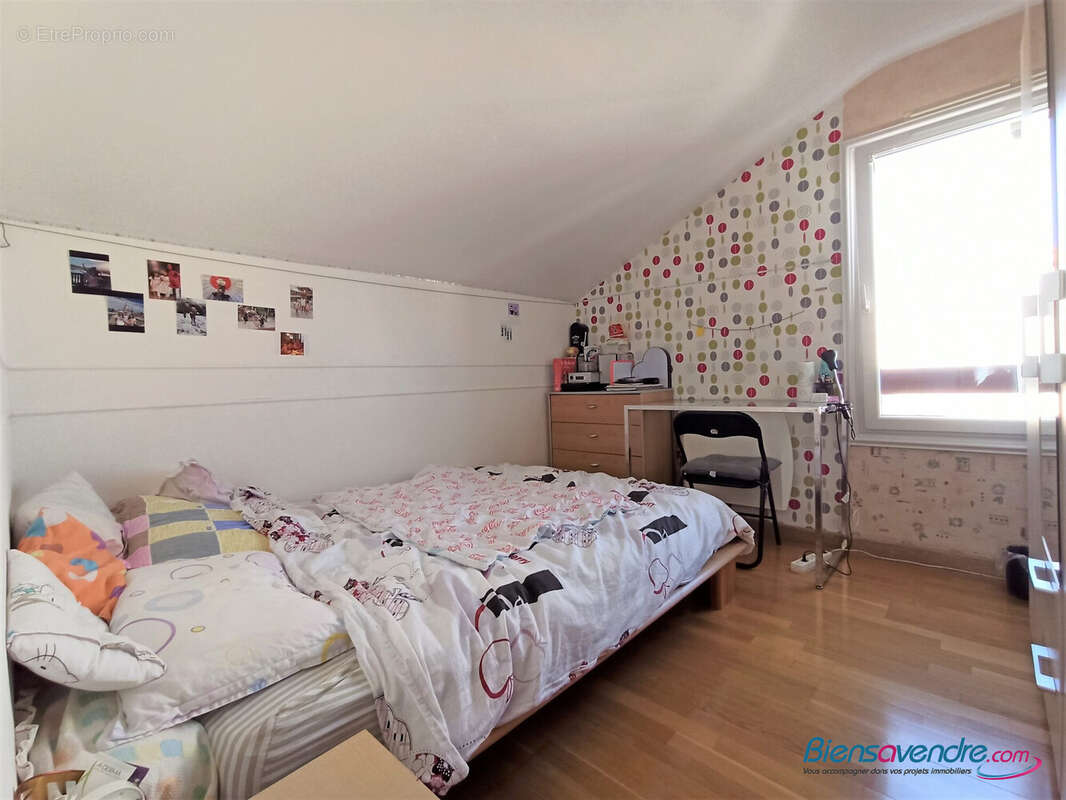 Maison 134 m² à Jaunay-Clan  - photo 6