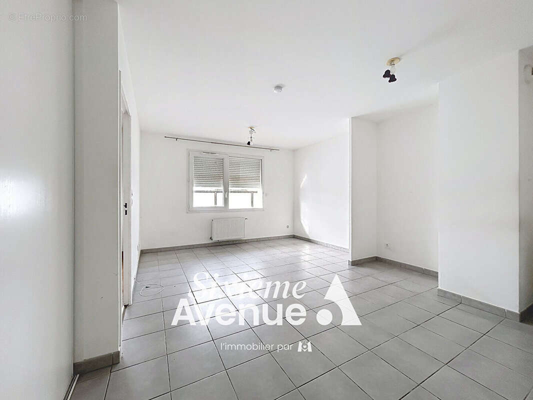 Appartement à DECINES-CHARPIEU