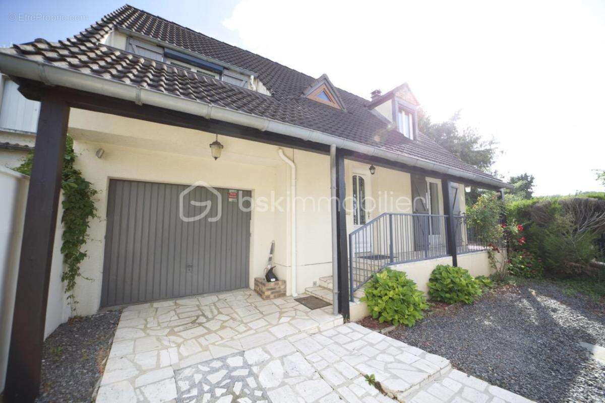 Maison à VULAINES-SUR-SEINE