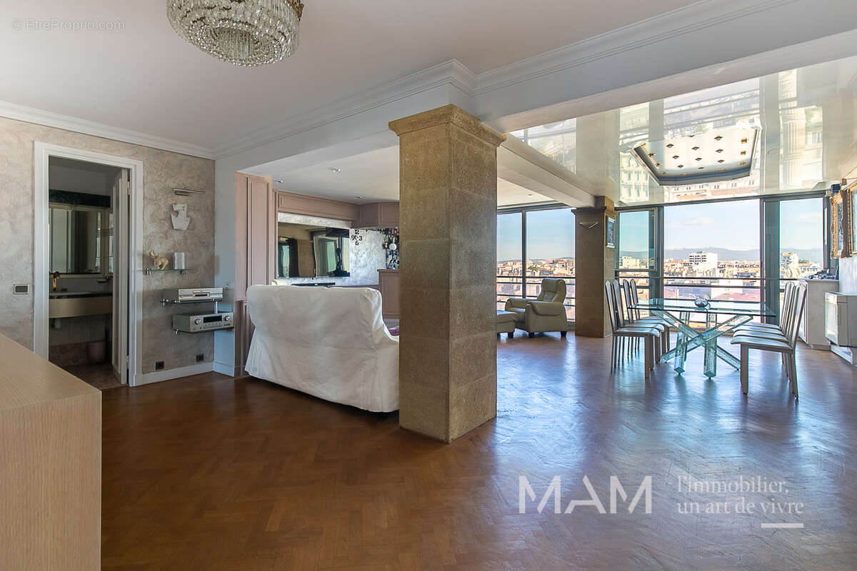 Appartement à MARSEILLE-6E