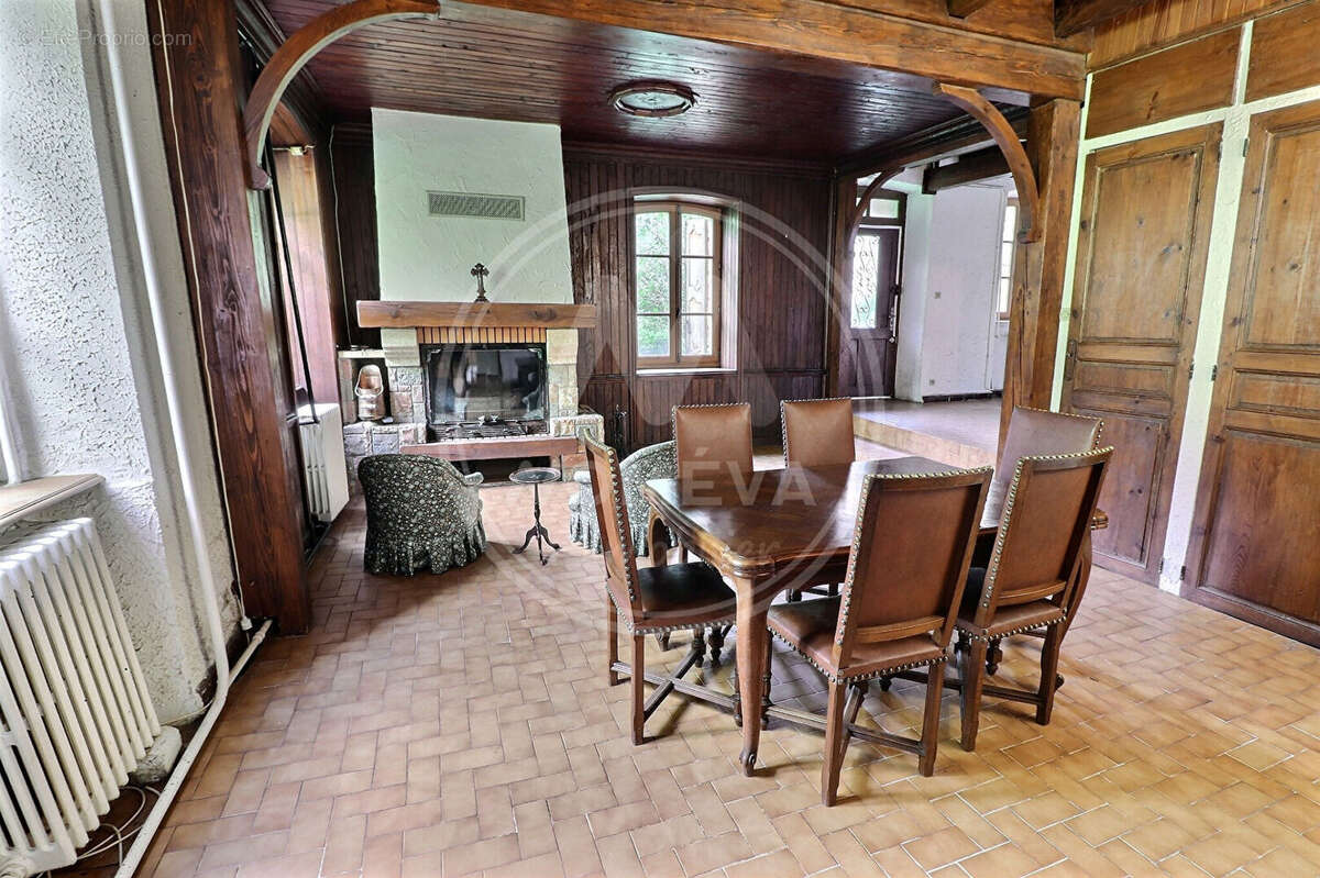 Maison à MONTREGARD