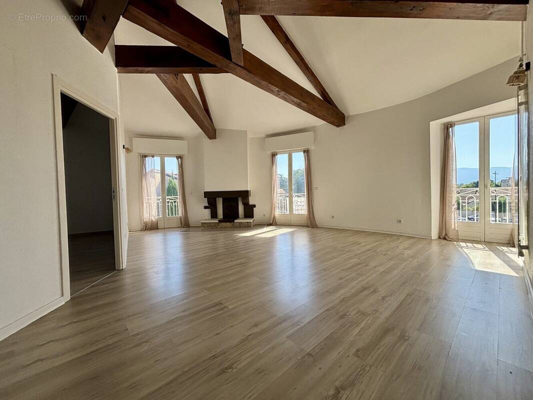 Appartement à BOURG-DE-PEAGE