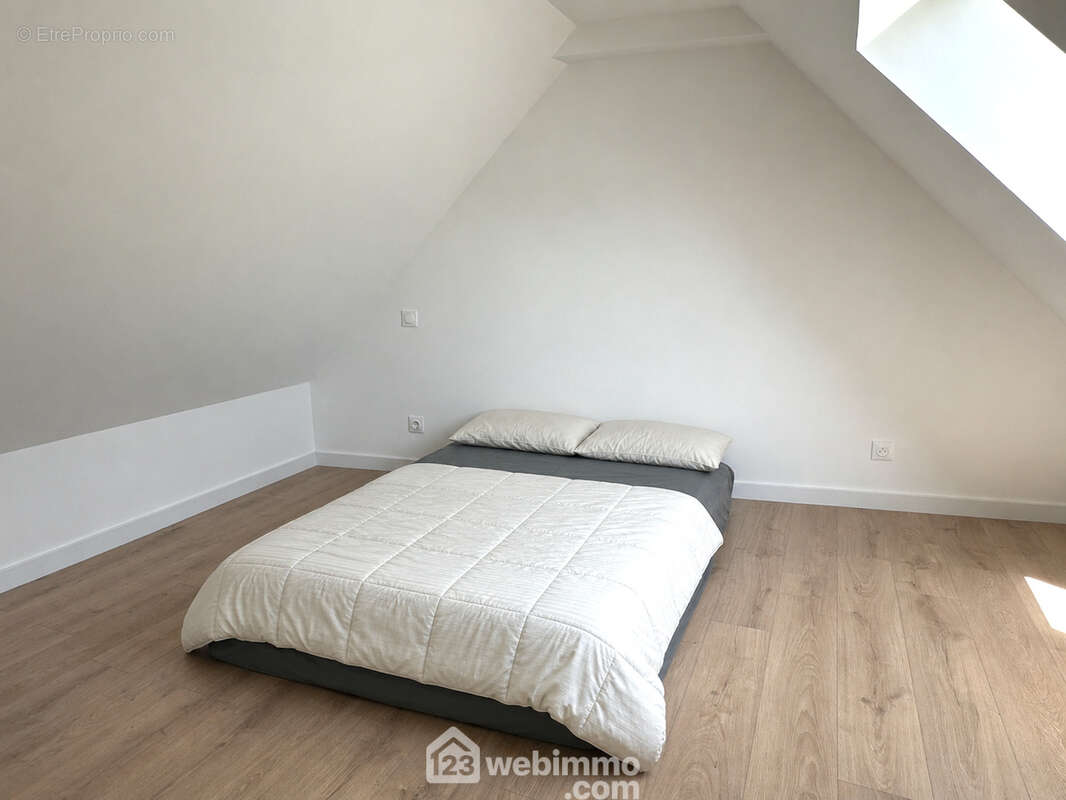 Appartement 96 m² à Maze  - photo 4