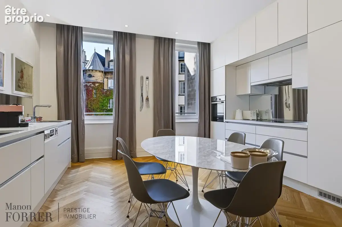 À VENDRE ! Appartement 5 pièces situé dans un immeuble en pierre de taille   135,86 m2 - photo 1
