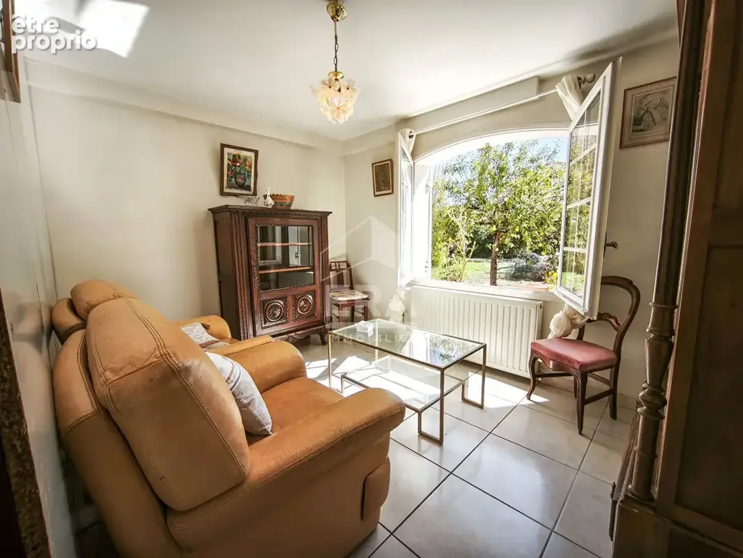 Propriété familiale avec ascenseur, piscine et maison d'invités - photo 8