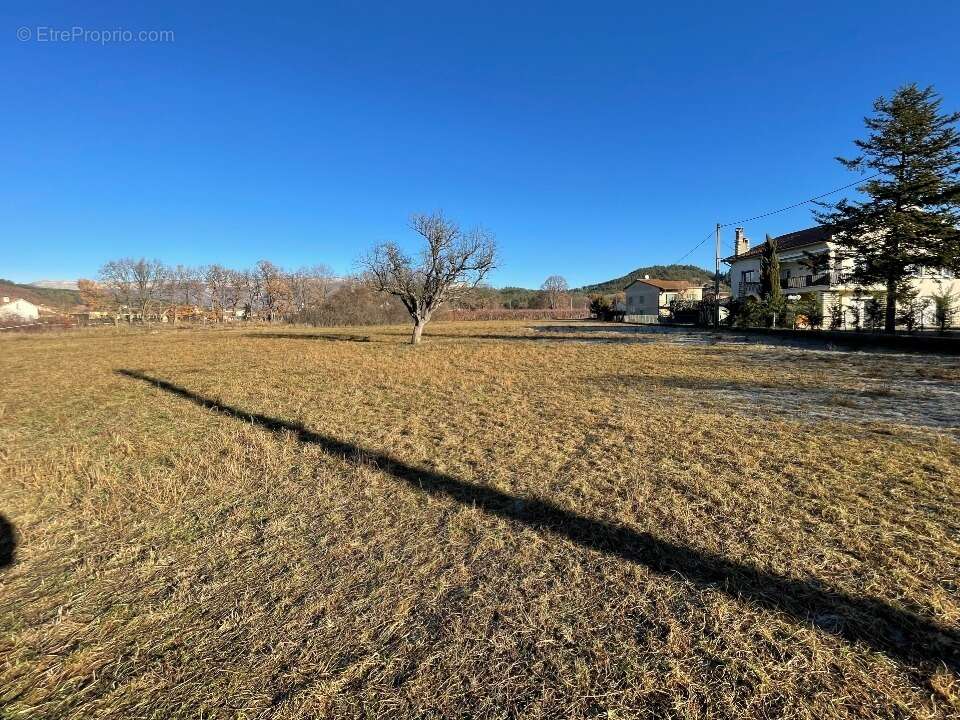 Terrain à LARAGNE-MONTEGLIN