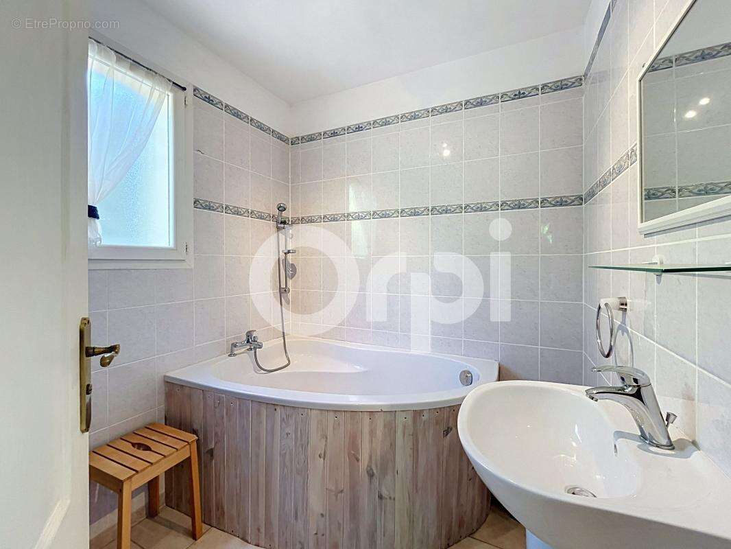 À vendre – Maison familiale 6 chambres à Chancelade - photo 10