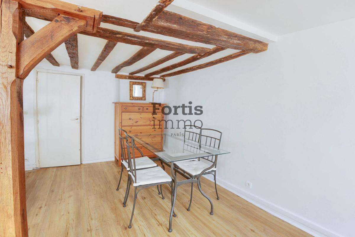 Appartement à PARIS-3E