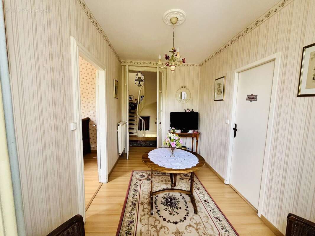 Maison de village traditionnelle offrant un grand potentiel - photo 8