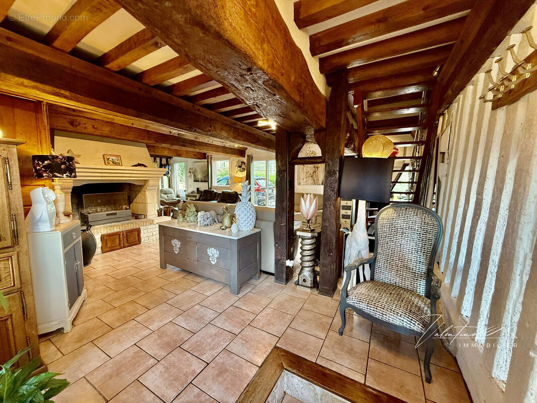 Salon - Maison à PONT-L'EVEQUE