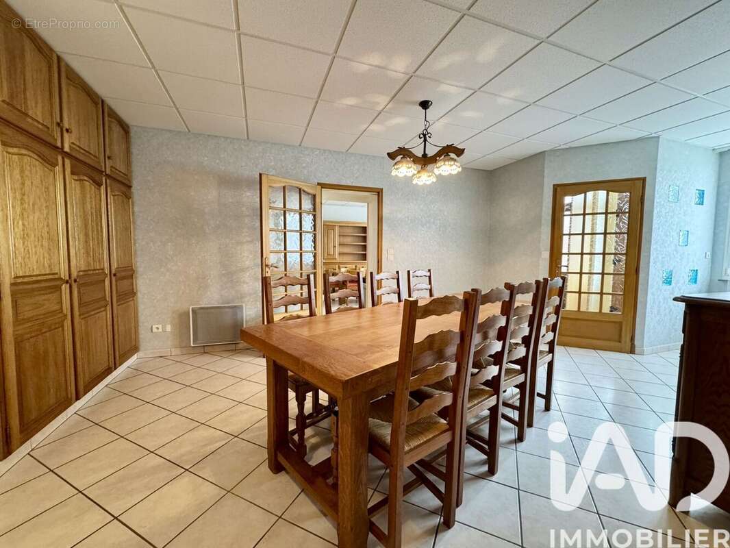 Maison 180 m² à Chambrey  - photo 7