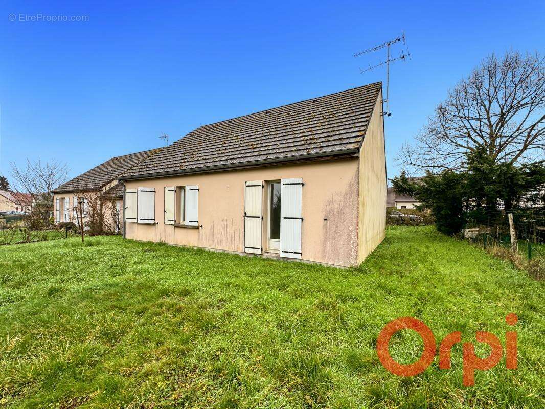 Maison à CHEZAL-BENOIT