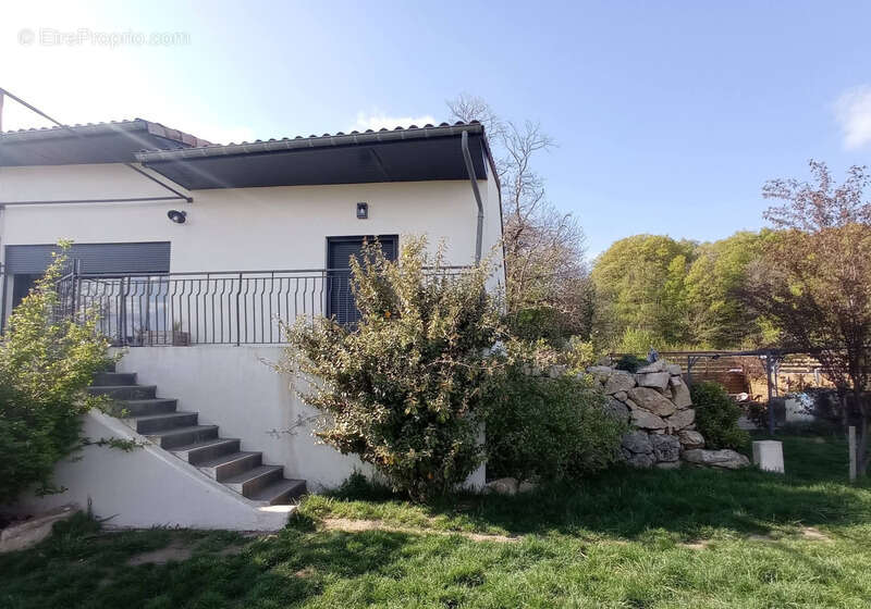Ardèche - Magnifique Maison d'architecte de 184 m² habitable - Bel espace extérieur - Vue panoramique sur les montagnes ardèchoi - photo 26