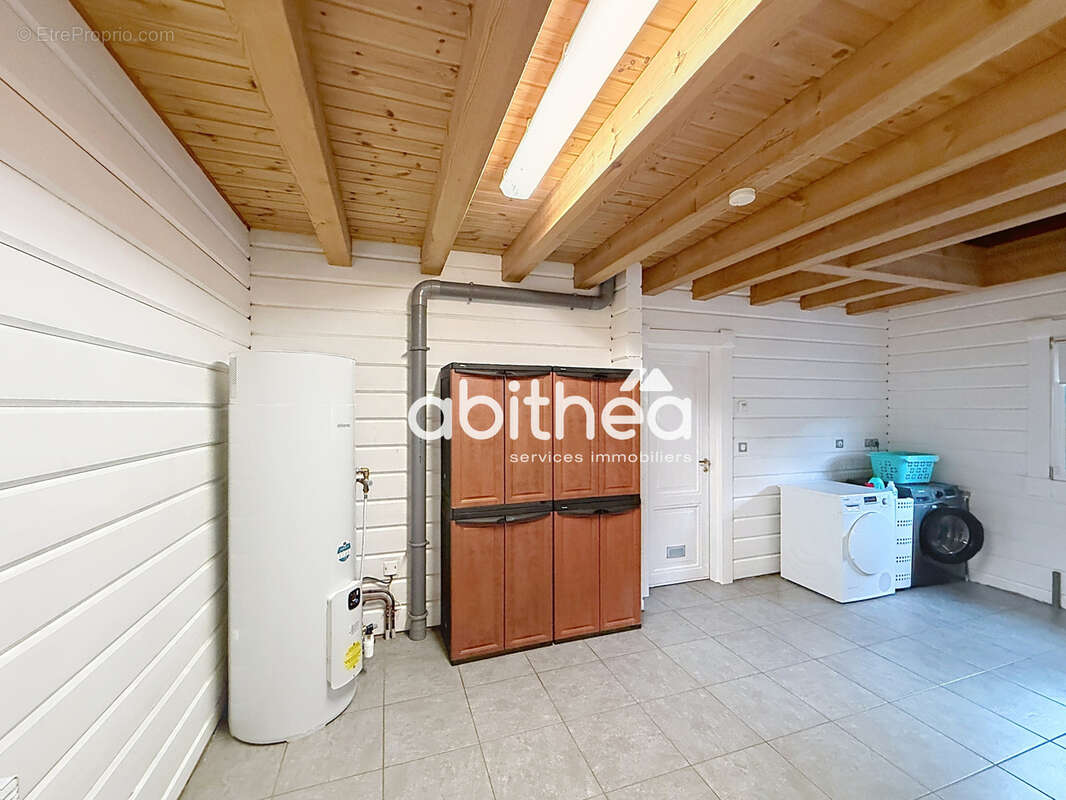 Maison d'exception en bois massif   253 m2 de plain-pied à 10 minutes de Limoges. - photo 12