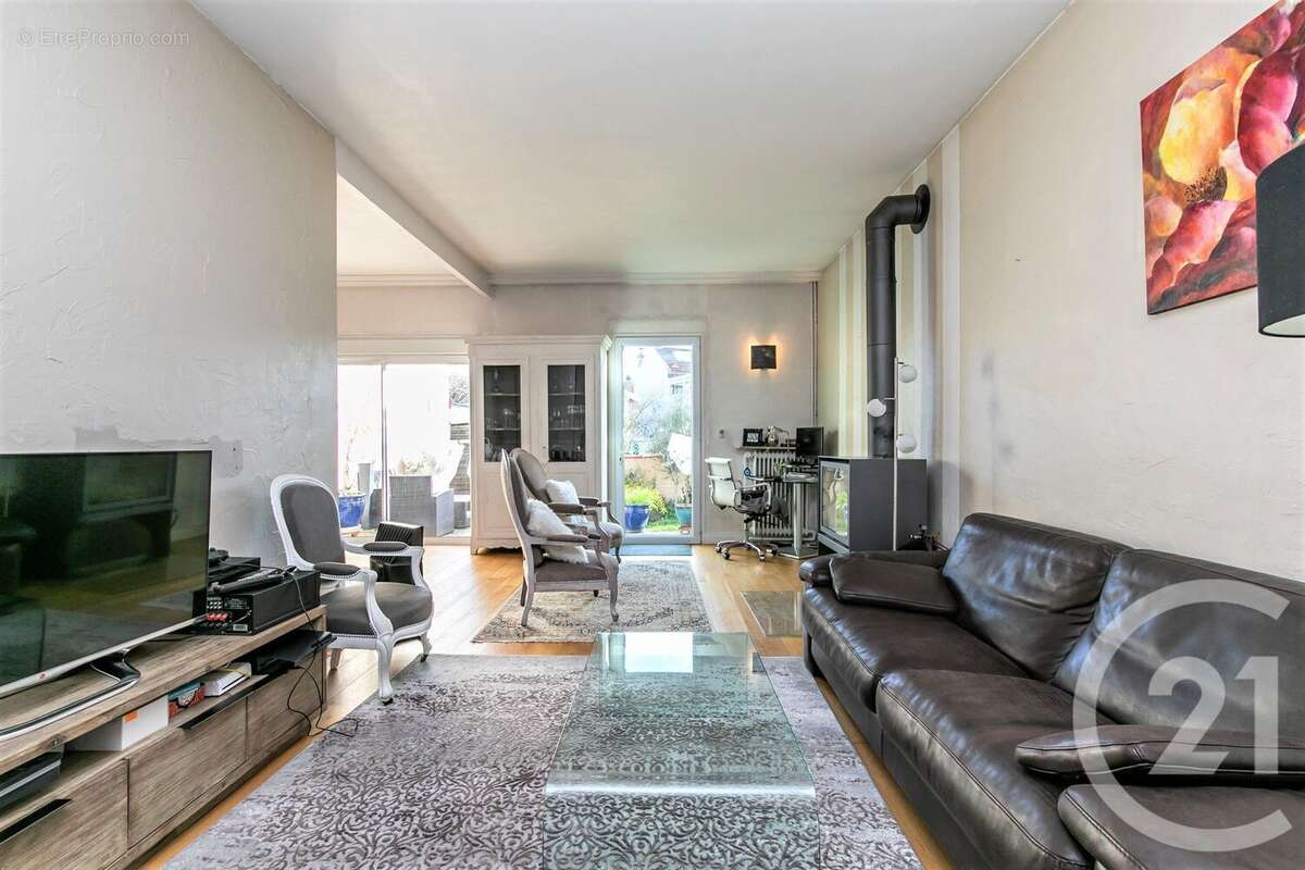 Maison à SAINT-MAUR-DES-FOSSES