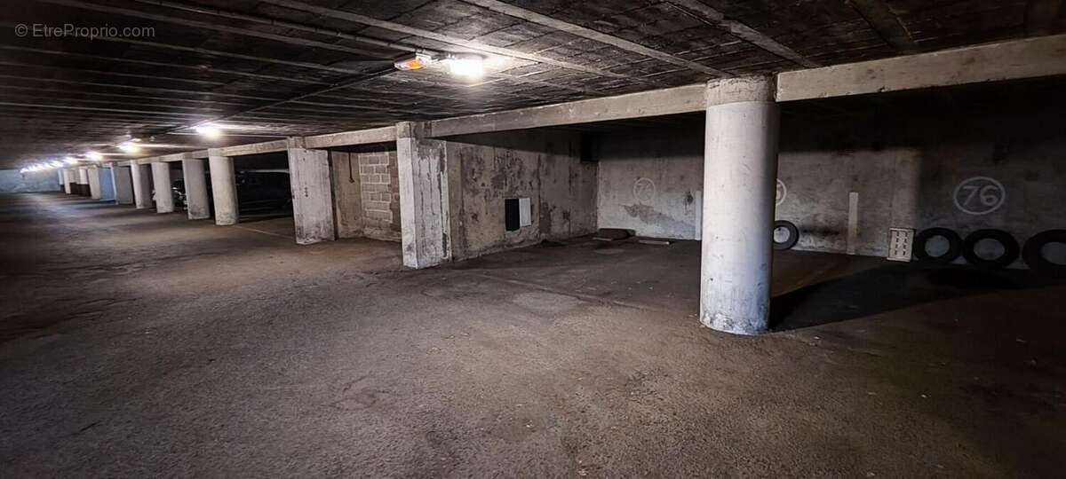 Parking à SAINT-QUENTIN