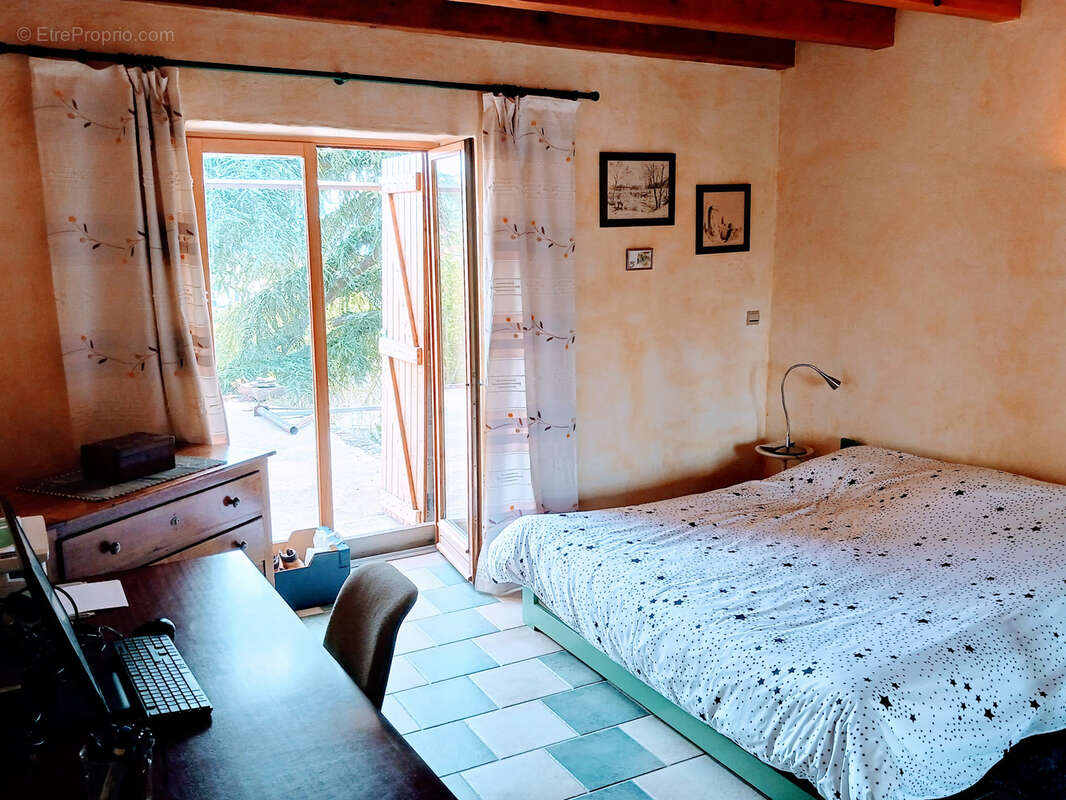 Maison à SAINT-ETIENNE-DE-FONTBELLON