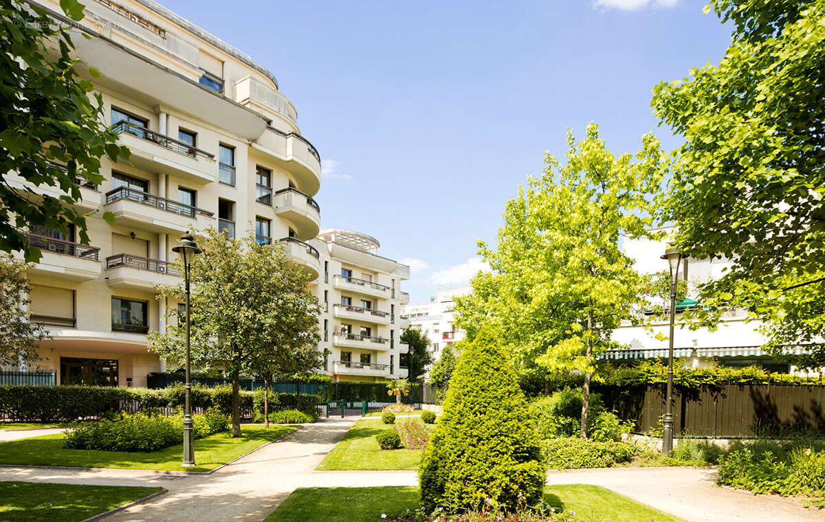 Levallois - studio avec balcon - 319 000 euros fai - photo 10