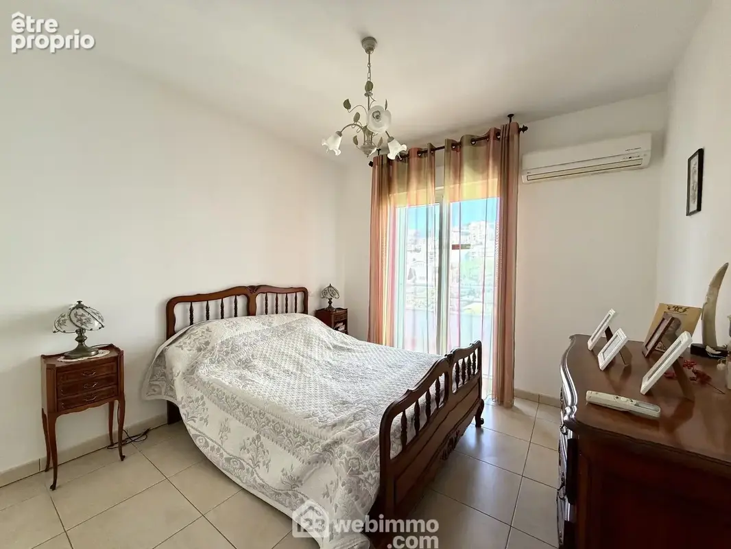 Chambre n°2 de 12 m2 climatisée