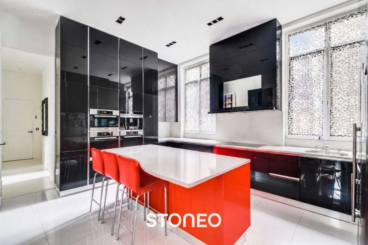 Appartement à PARIS-8E