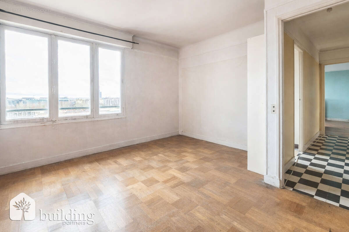 Appartement à COURBEVOIE