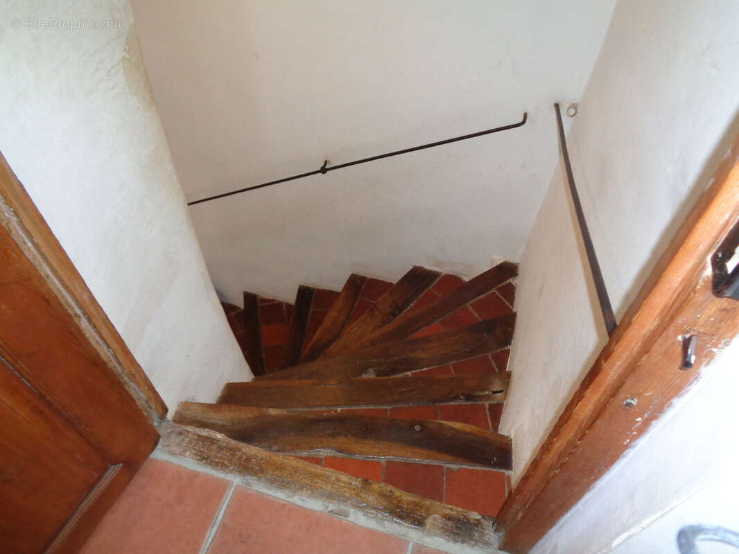 Maison à OPOUL-PERILLOS