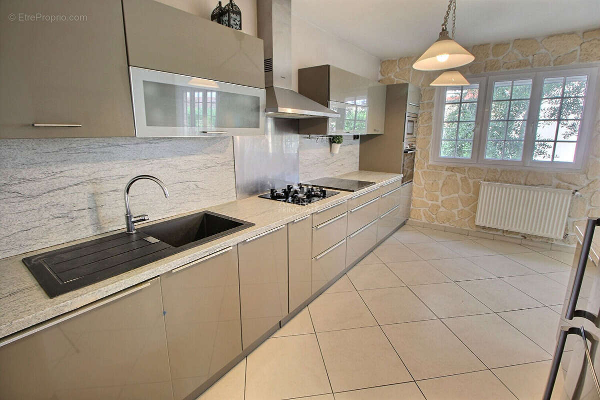 Maison à CHANTELOUP-LES-VIGNES