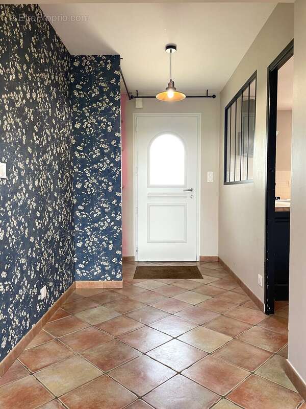 Entrée - Maison à MAROLLES-LES-BRAULTS