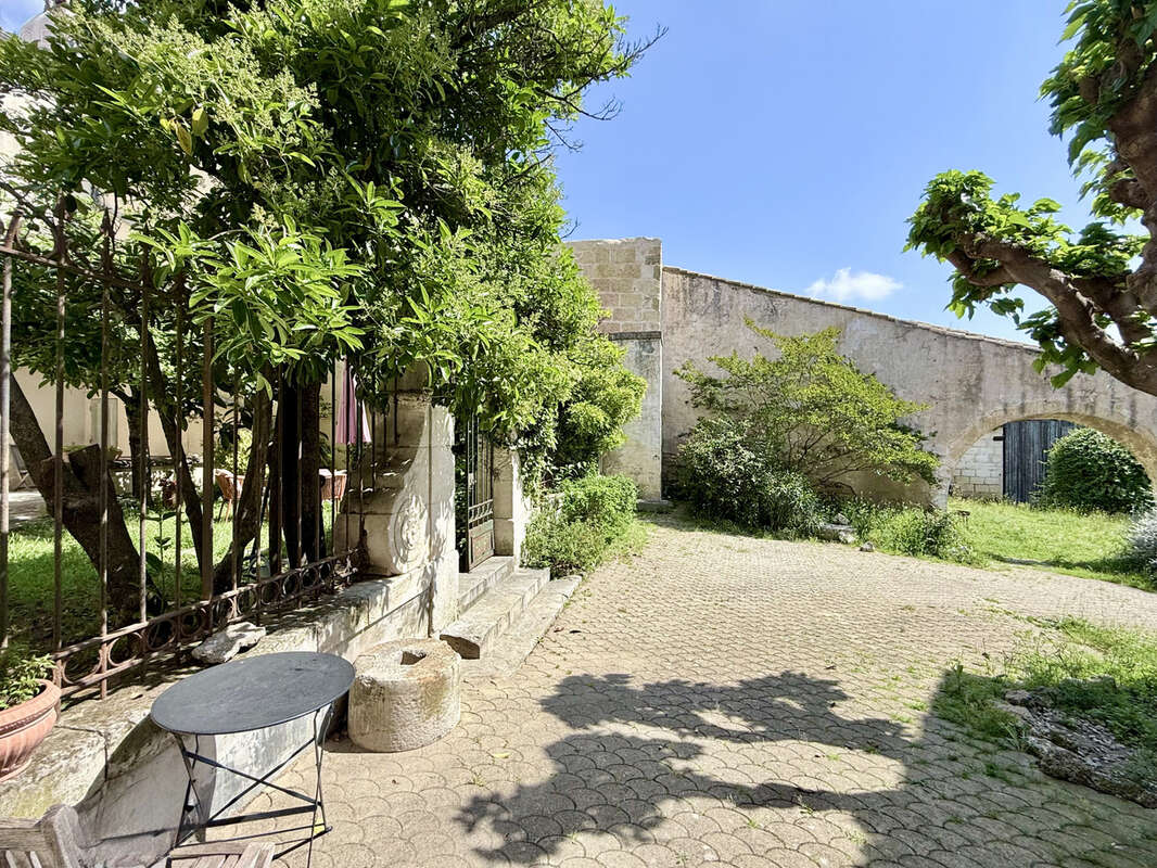 Maison à GALLARGUES-LE-MONTUEUX