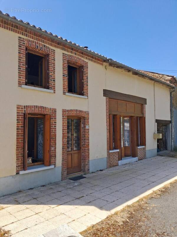 Maison 112 m² à Saint-Bonnet-De-Bellac  - photo 1